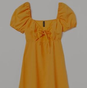 H&M Puff-sleeved dress in dark yellow
